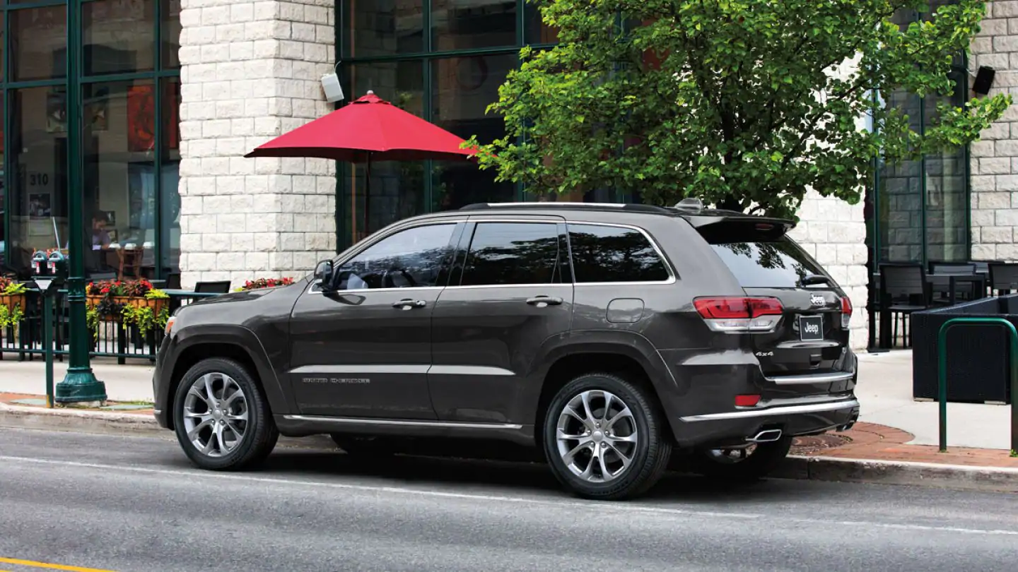 2019 Jeep Grand Cherokee Summit Parked Gray Exterior